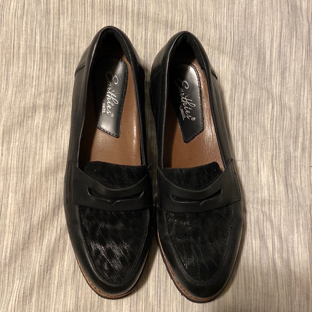 Earthies brand loafers in excellent condition. Very little wear, if any.